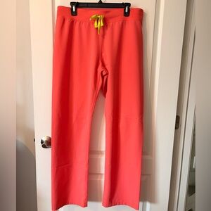FIGS women’s Hot Coral Livingston Scrub Pants L/T